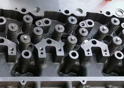 Casting Iron 6D16 SK330-6 Cylinder Head Assy For Truck Engine